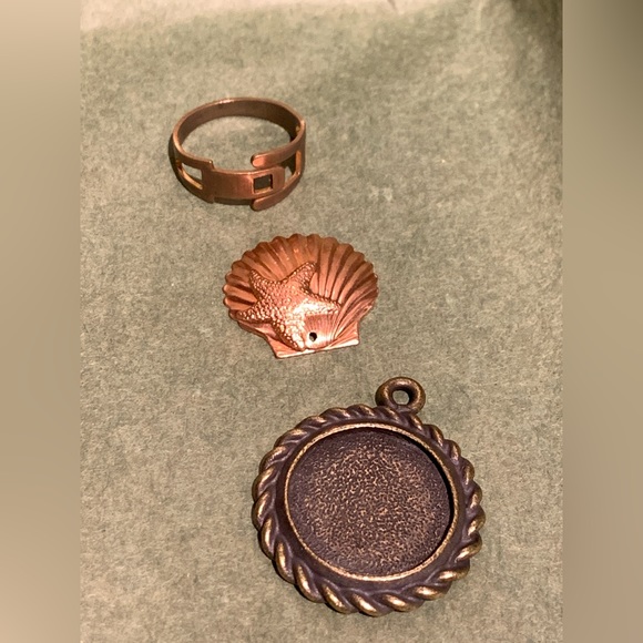 Various jewelry making supplies, Vintaj brass blanks etc, LOT 5 - Picture 6 of 7